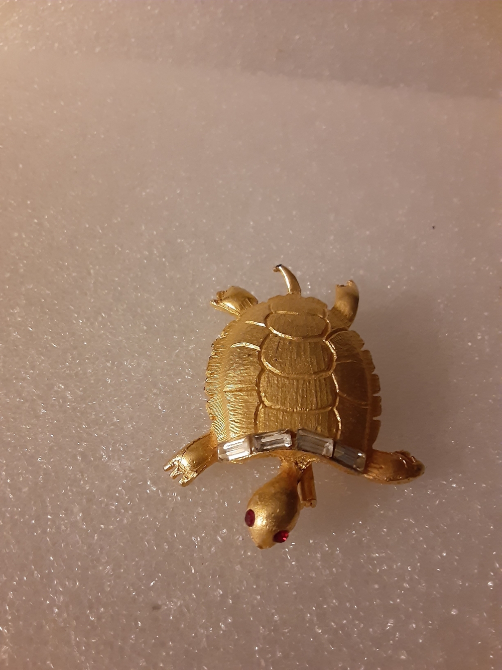 Vintage Turtle Brooch Pin Brushed Gold Tone Ruby Eyes Rhinestone Collar